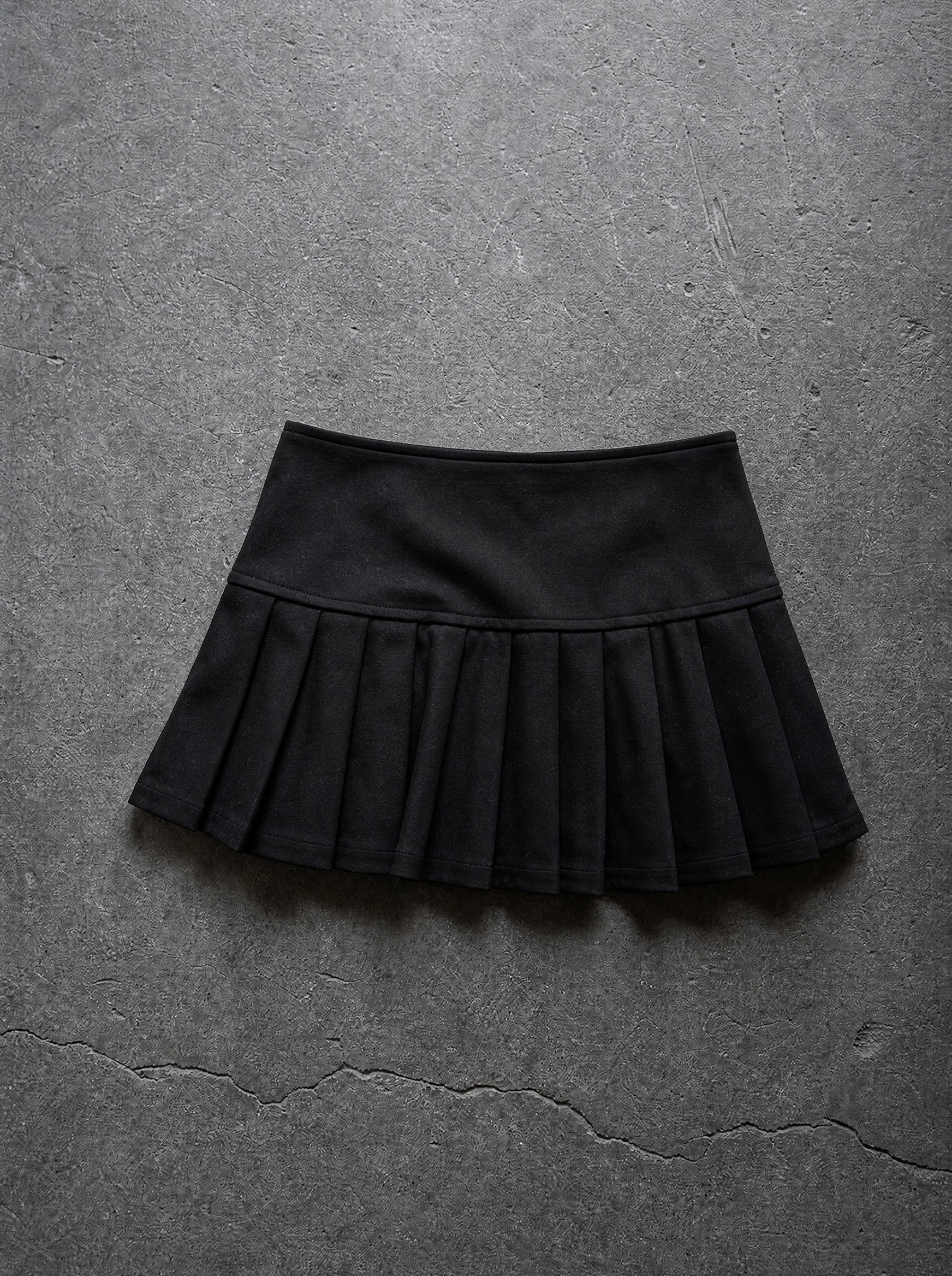 GROMMET PLEATED MICRO SKIRT