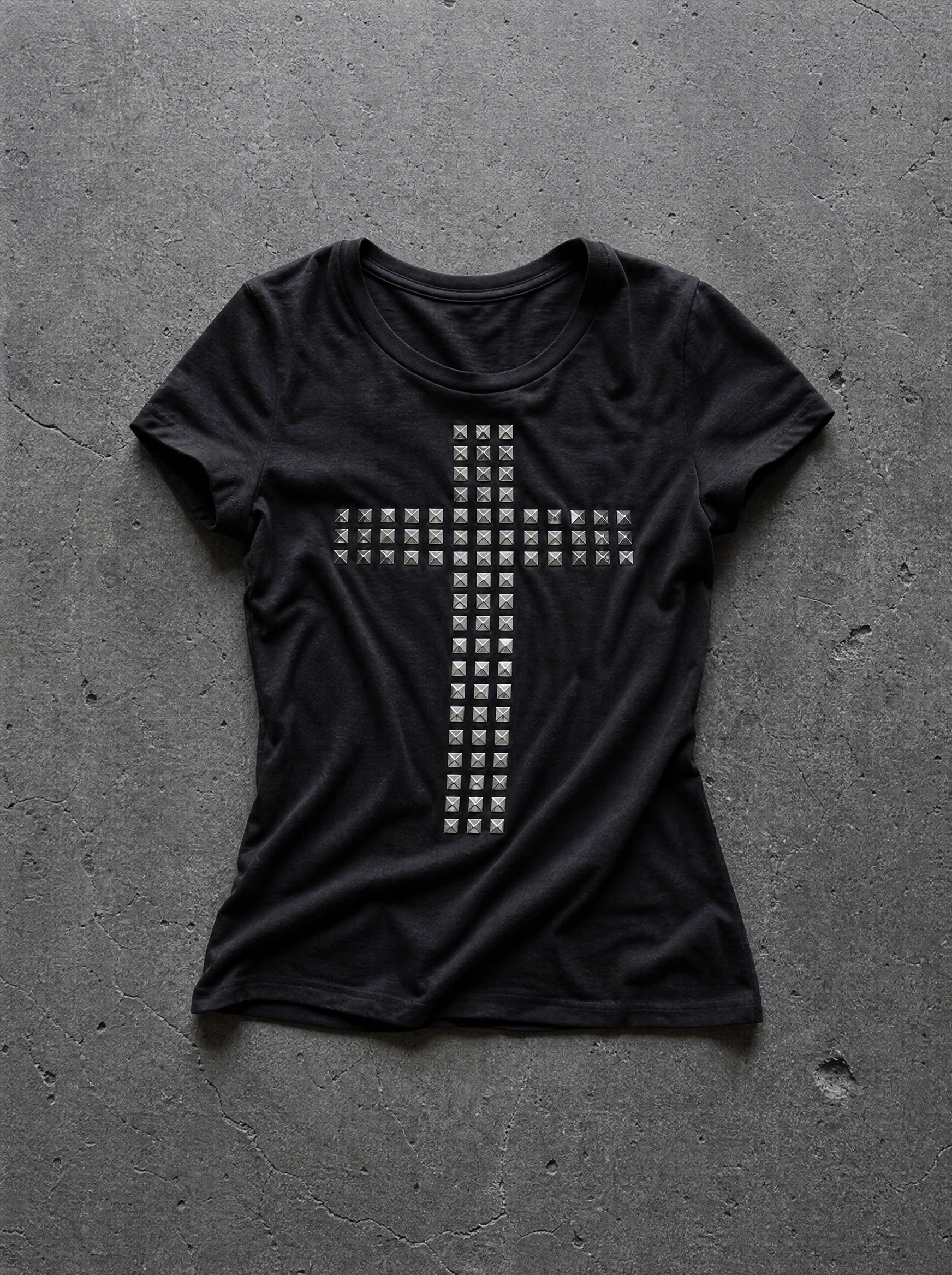 V2 STUDDED CROSS SHORT SLEEVE TOP