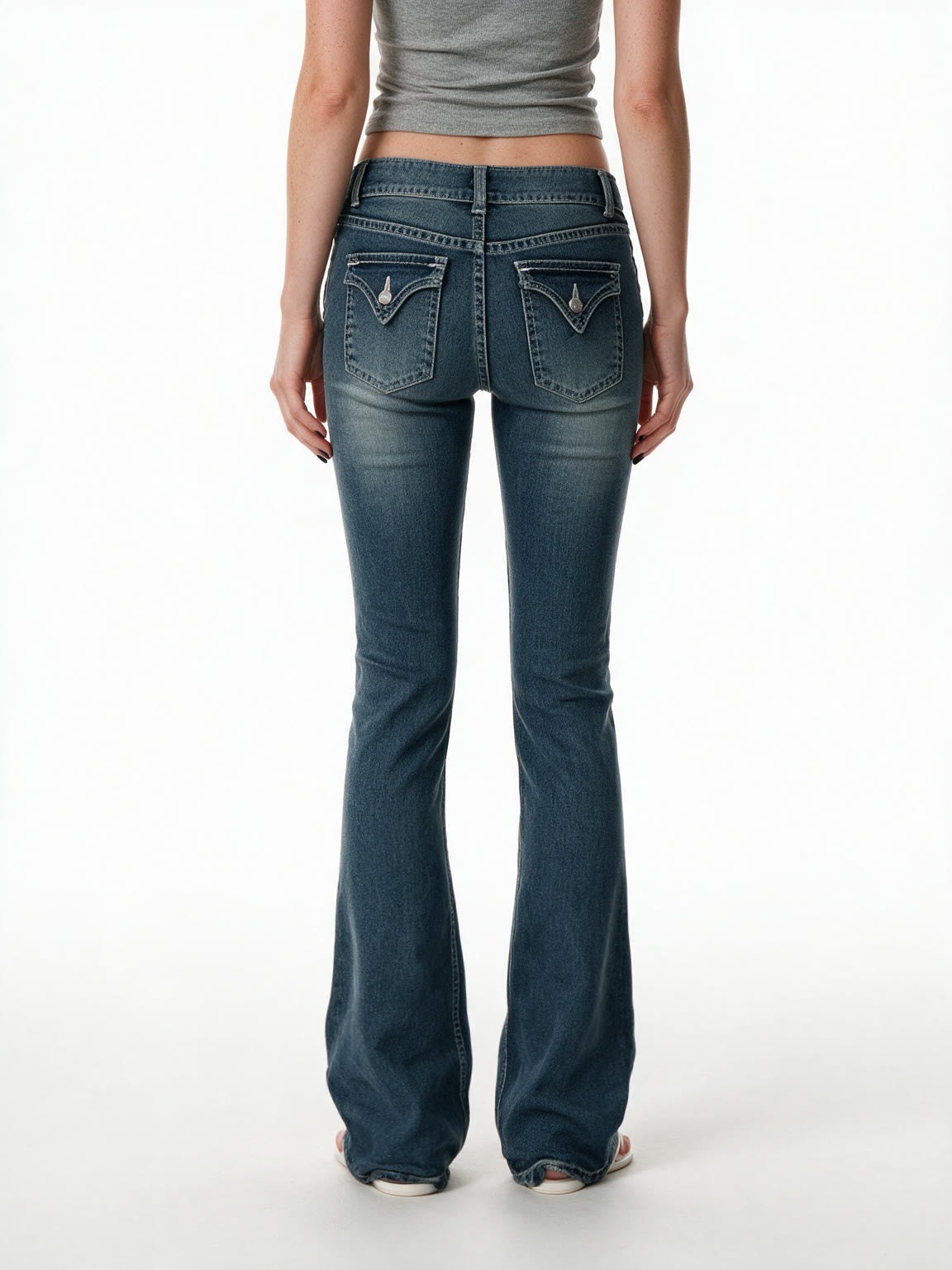 Blue baggy jeans with embroidered pockets