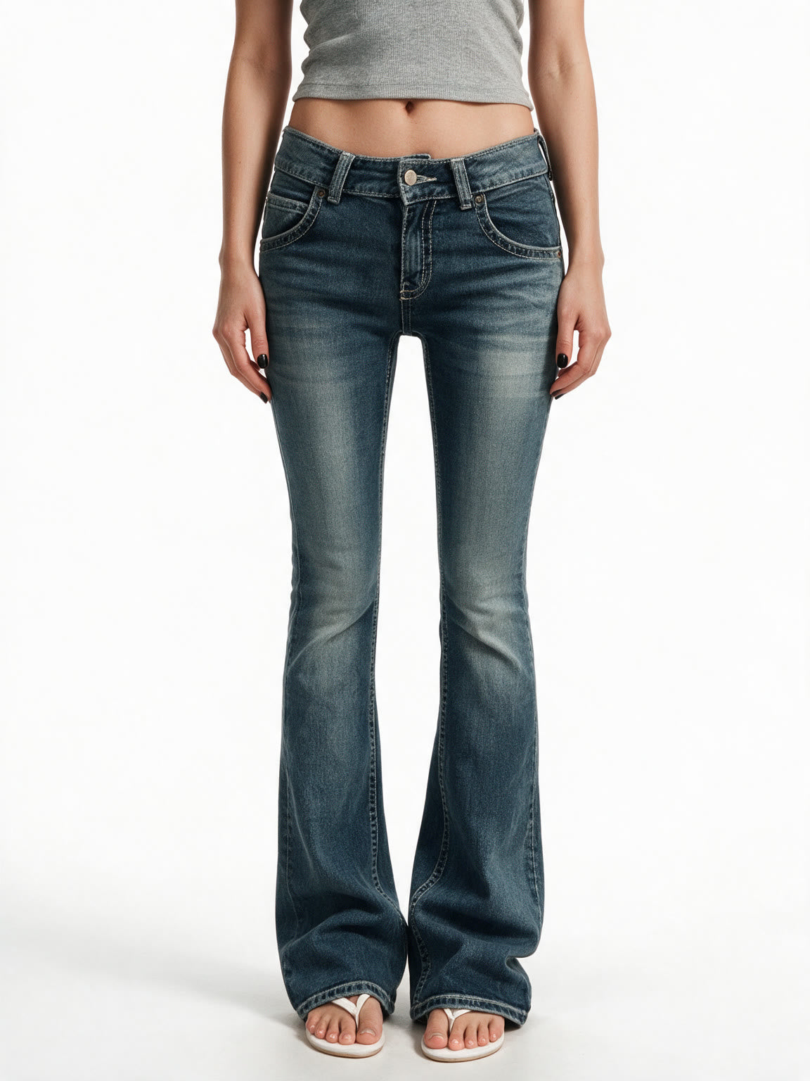 Blue baggy jeans with embroidered pockets